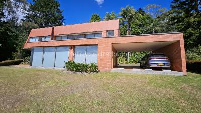 Casa de 3 alcobas en venta en Las Palmas, Medellín, 350 m² · foto 2 de 20