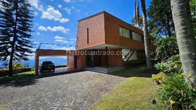 Casa de 3 alcobas en venta en Las Palmas, Medellín, 350 m² · foto 3 de 20