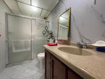 Apartamento en venta en Laureles, Medellín · foto 8 de 13
