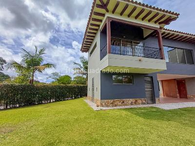 Casa de 3 alcobas en arriendo en Vereda Guayabito, Rionegro, 1800 m² · foto 2 de 20