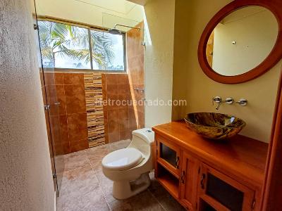 Casa de 3 alcobas en arriendo en Vereda Guayabito, Rionegro, 1800 m² · foto 6 de 20
