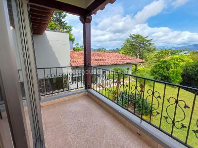 Casa de 3 alcobas en arriendo en Vereda Guayabito, Rionegro, 1800 m² · foto 7 de 20