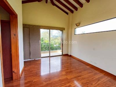 Casa de 3 alcobas en arriendo en Vereda Guayabito, Rionegro, 1800 m² · foto 9 de 20