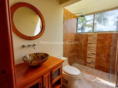 Casa de 3 alcobas en arriendo en Vereda Guayabito, Rionegro, 1800 m² · foto 10 de 20