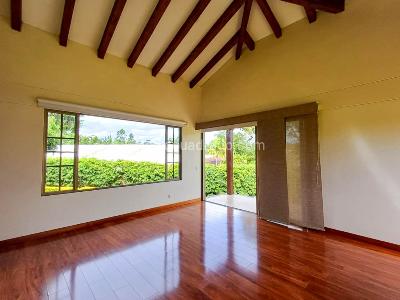 Casa de 3 alcobas en arriendo en Vereda Guayabito, Rionegro, 1800 m² · foto 16 de 20