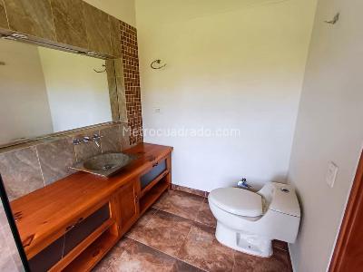 Casa de 3 alcobas en arriendo en Vereda Guayabito, Rionegro, 1800 m² · foto 17 de 20