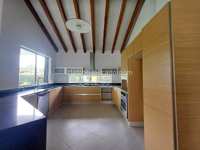 Casa de 3 alcobas en arriendo en Vereda Guayabito, Rionegro, 1890 m² · foto 8 de 20
