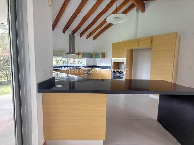 Casa de 3 alcobas en arriendo en Vereda Guayabito, Rionegro, 1890 m² · foto 10 de 20