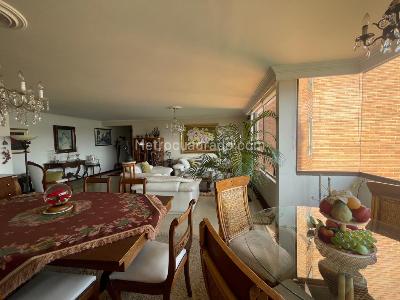 Apartamento de 3 alcobas en venta en El Poblado, Medellín, 191 m² · foto 2 de 16