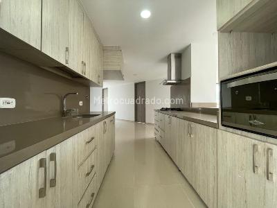 Apartamento de 4 alcobas en venta en Zuñiga, Envigado, 218 m² · foto 4 de 17