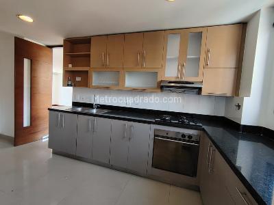 Apartamento de 3 alcobas en arriendo en El Poblado, Medellín, 134 m² · foto 6 de 13
