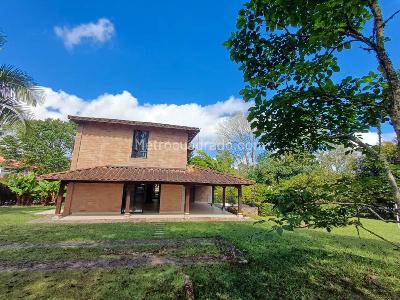 Casa de 4 alcobas en arriendo en Llanogrande Via Principal, Rionegro, 1600 m² · foto 3 de 20