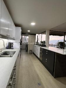 Apartamento de 3 alcobas en venta en El Poblado, Medellín, 243 m² · foto 5 de 20