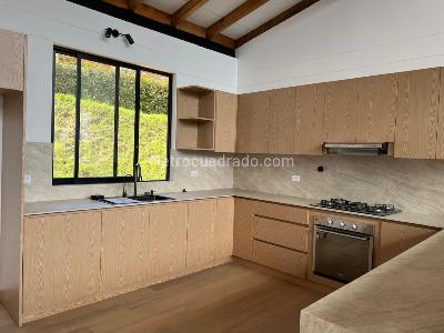 Casa de 3 alcobas en arriendo en Las Palmas (Envigado), Envigado, 320 m² · foto 4 de 20