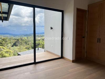 Casa de 3 alcobas en arriendo en Las Palmas (Envigado), Envigado, 320 m² · foto 7 de 20