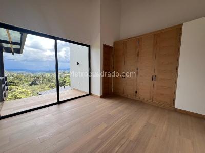 Casa de 3 alcobas en arriendo en Las Palmas (Envigado), Envigado, 320 m² · foto 8 de 20