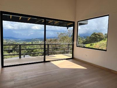 Casa de 3 alcobas en arriendo en Las Palmas (Envigado), Envigado, 320 m² · foto 14 de 20