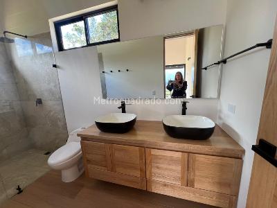 Casa de 3 alcobas en arriendo en Las Palmas (Envigado), Envigado, 320 m² · foto 19 de 20