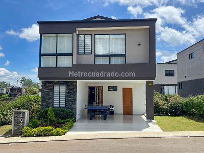 Casa de 4 alcobas en venta en Via Llanogrande San Antonio, Rionegro, 268 m² · foto 2 de 20