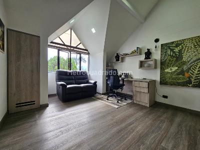 Casa de 3 alcobas en arriendo en El Poblado, Medellín, 246 m² · foto 3 de 20