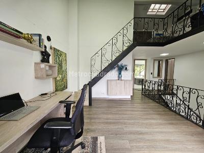 Casa de 3 alcobas en arriendo en El Poblado, Medellín, 246 m² · foto 4 de 20