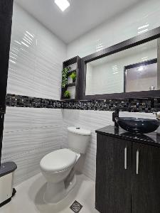 Casa de 3 alcobas en arriendo en El Poblado, Medellín, 246 m² · foto 17 de 20