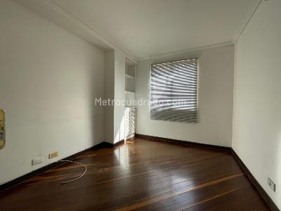 Apartamento de 3 alcobas en arriendo en Los Naranjos, Medellín, 106 m² · foto 2 de 10