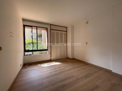 Apartamento de 3 alcobas en arriendo en Los Naranjos, Medellín, 106 m² · foto 3 de 10