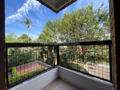 Apartamento de 3 alcobas en arriendo en Los Naranjos, Medellín, 106 m² · foto 4 de 10