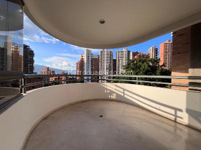 Apartamento en arriendo en El Poblado, Medellín · foto 3 de 20
