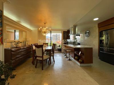 Apartamento de 3 alcobas en venta en El Poblado, Medellín, 150 m² · foto 2 de 20