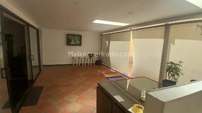 Apartamento de 3 alcobas en arriendo en Laureles, Medellín, 230 m² · foto 3 de 12