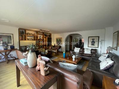 Apartamento en venta en El Poblado, Medellín · foto 3 de 9