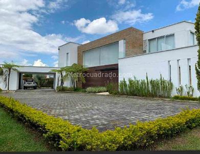 Casa de 5 alcobas en venta en Llanogrande, Rionegro, 1700 m² · foto 2 de 12