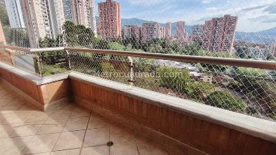 Apartamento de 3 alcobas en arriendo en El Poblado, Medellín, 105 m² · foto 3 de 9