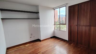Apartamento de 3 alcobas en arriendo en El Poblado, Medellín, 105 m² · foto 7 de 9