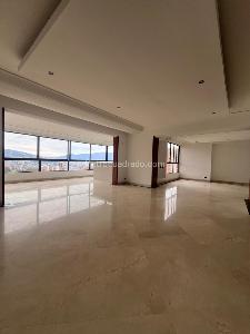 Apartamento de 4 alcobas en arriendo en Los Naranjos, Medellín, 400 m² · foto 2 de 20