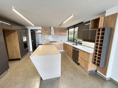 Casa de 5 alcobas en venta en Llanogrande, Rionegro, 1600 m² · foto 13 de 15