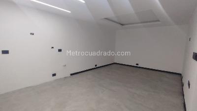 Casa de 5 alcobas en arriendo en Lalinde, Medellín, 300 m² · foto 3 de 16