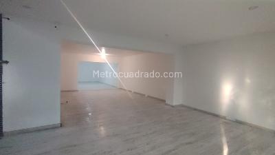 Casa de 5 alcobas en arriendo en Lalinde, Medellín, 300 m² · foto 4 de 16
