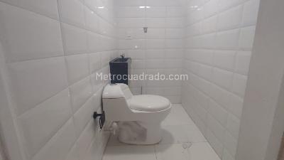 Casa de 5 alcobas en arriendo en Lalinde, Medellín, 300 m² · foto 15 de 16