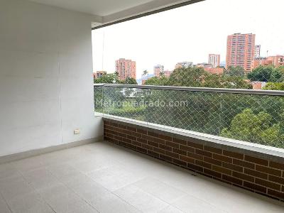 Apartamento de 2 alcobas en arriendo en El Poblado, Medellín, 114 m² · foto 3 de 14