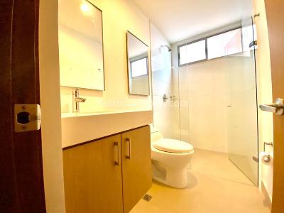 Apartamento de 2 alcobas en arriendo en El Poblado, Medellín, 114 m² · foto 12 de 14