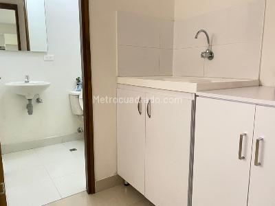 Apartamento de 2 alcobas en arriendo en El Poblado, Medellín, 114 m² · foto 13 de 14