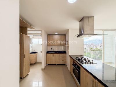 Apartamento de 3 alcobas en arriendo en Laureles, Medellín, 102 m² · foto 10 de 13
