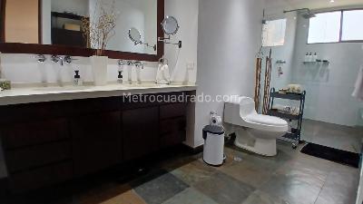 Apartamento de 3 alcobas en arriendo en El Tesoro, Medellín, 212 m² · foto 15 de 20
