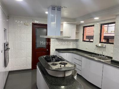 Apartamento en venta en Santa Barbara Occidental, Bogotá · foto 4 de 14