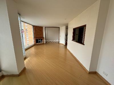 Apartamento de 3 alcobas en venta en Nogales De La Colina, Bogotá, 105 m² · foto 2 de 12
