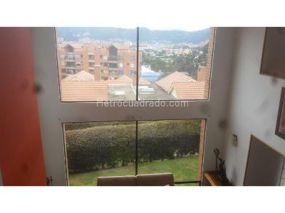 Casa de 5 alcobas en venta en Lindaraja, Bogotá, 272 m² · foto 2 de 4