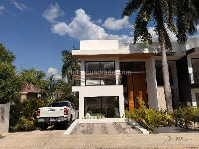 Casa de 4 alcobas en venta en Girardot Lagos Del Peñon, Girardot, 625 m² · foto 2 de 20
